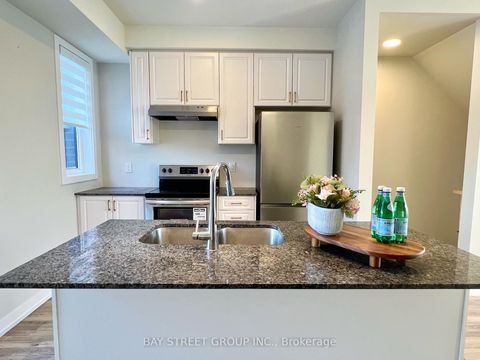 Photo 7 at 13 - 370 Red Maple Road, Langstaff, Richmond Hill