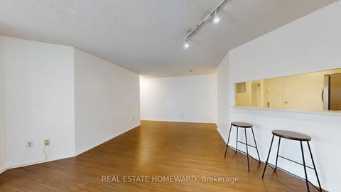 Photo 10 at 623 - 77 Maitland Place, South St. James Town, Toronto