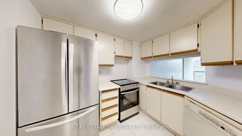 Photo 12 at 623 - 77 Maitland Place, South St. James Town, Toronto