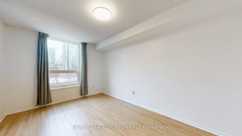 Photo 14 at 623 - 77 Maitland Place, South St. James Town, Toronto