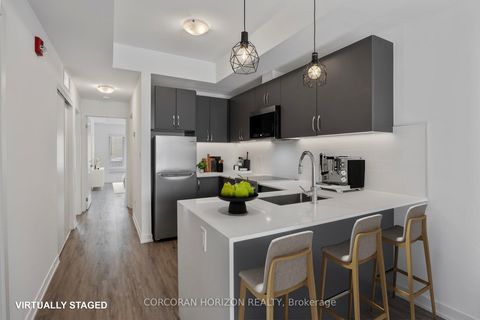 Photo 7 at 6 - 12 Marquette Avenue, Lawrence, Toronto