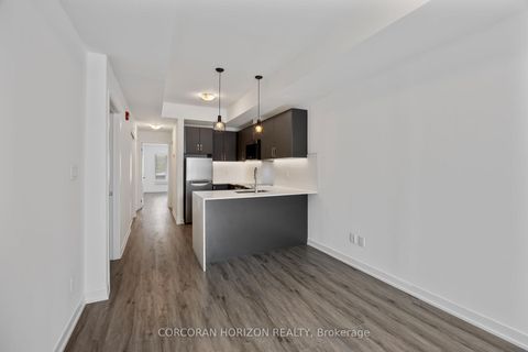 Photo 8 at 6 - 12 Marquette Avenue, Lawrence, Toronto