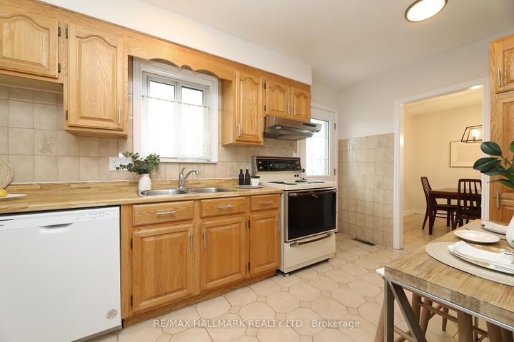 Photo 11 at 70 Lavington Drive, Richview, Toronto