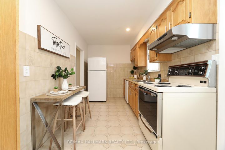 Photo 13 at 70 Lavington Drive, Richview, Toronto