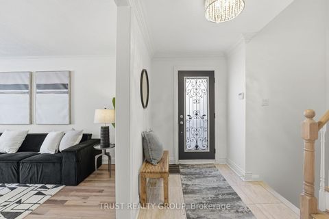 Photo 3 at 9 Del Ria Drive, Maple Leaf, Toronto