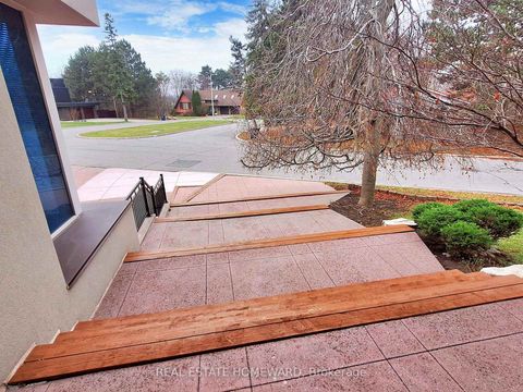 Photo 6 at 128 Laurentide Drive, Donalda, Toronto