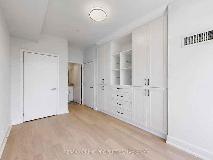 Photo 13 at 611 - 676 Sheppard Avenue E, Bayview Village, Toronto