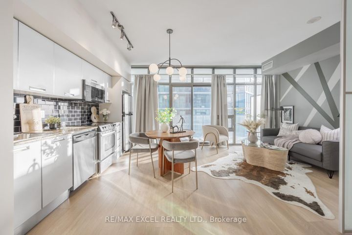 Photo 8 at 3709 - 33 Charles Street E, Yonge Corridor, Toronto