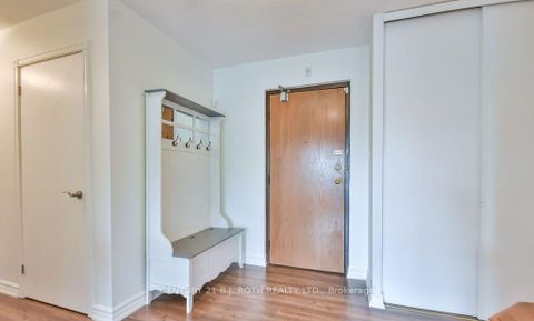 Photo 8 at 405 - 181 Collier Street, North Shore, Barrie