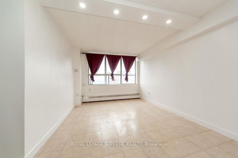 Photo 11 at 908 - 940 Caledonia Road, Glen Park, Toronto