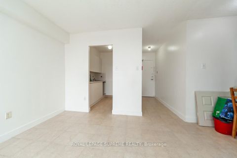 Photo 15 at 908 - 940 Caledonia Road, Glen Park, Toronto