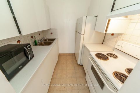 Photo 19 at 908 - 940 Caledonia Road, Glen Park, Toronto