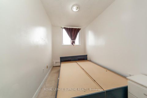 Photo 29 at 908 - 940 Caledonia Road, Glen Park, Toronto