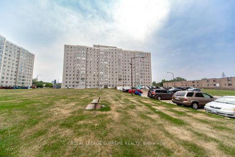 Photo 36 at 908 - 940 Caledonia Road, Glen Park, Toronto