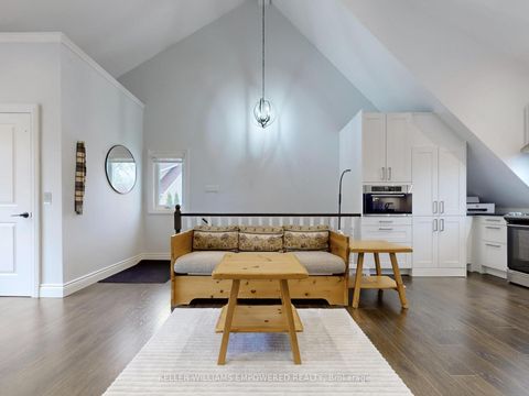 Photo 11 at 6 Macleod Estate Court, Jefferson, Richmond Hill