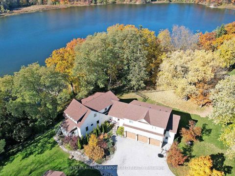 Photo 5 at 8 Macleod Estate Court, Jefferson, Richmond Hill