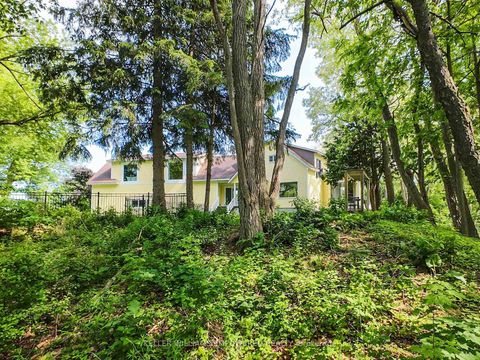 Photo 11 at 8 Macleod Estate Court, Jefferson, Richmond Hill