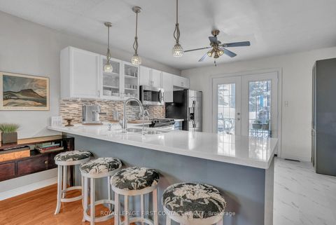 Photo 7 at 28 Hewitt Place, Georgian Drive, Barrie