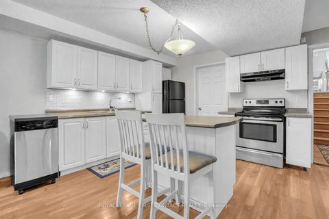 Photo 17 at 28 Hewitt Place, Georgian Drive, Barrie