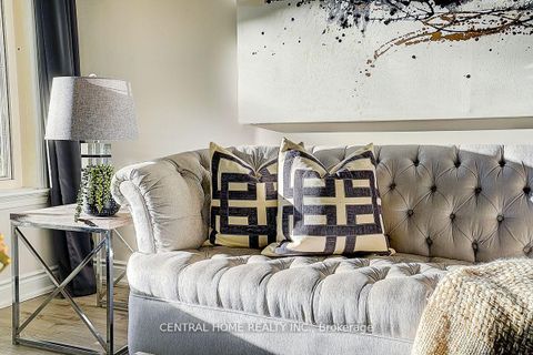 Photo 7 at 11 - 988 Sheppard Avenue W, Bathurst Manor, Toronto