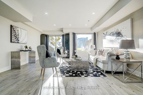 Photo 8 at 11 - 988 Sheppard Avenue W, Bathurst Manor, Toronto