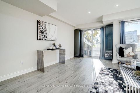 Photo 10 at 11 - 988 Sheppard Avenue W, Bathurst Manor, Toronto