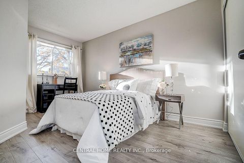 Photo 12 at 11 - 988 Sheppard Avenue W, Bathurst Manor, Toronto