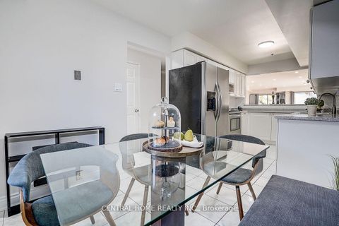 Photo 15 at 11 - 988 Sheppard Avenue W, Bathurst Manor, Toronto