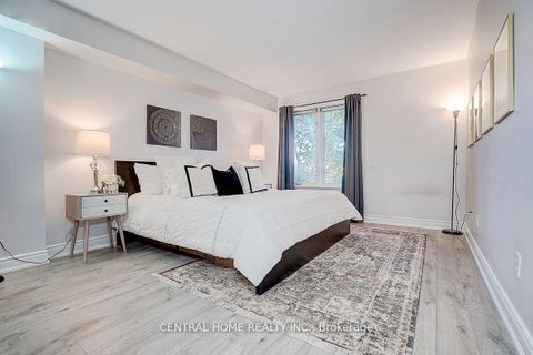 Photo 22 at 11 - 988 Sheppard Avenue W, Bathurst Manor, Toronto