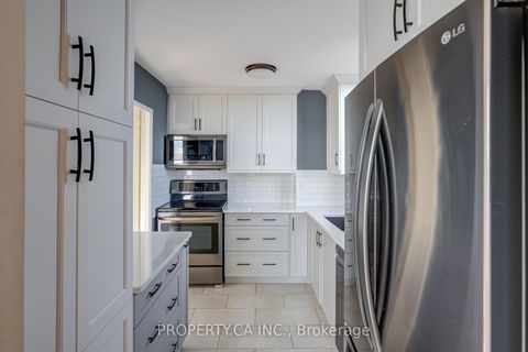 Photo 1 at 1503 - 15 Vicora Linkway Way, Flemingdon Park, Toronto
