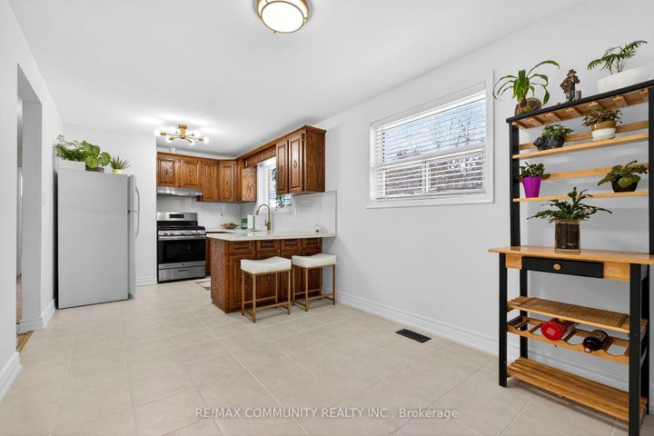 Photo 7 at 855 Zator Avenue, Bay Ridges, Pickering