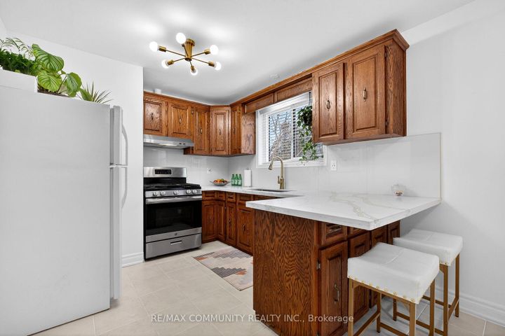 Photo 8 at 855 Zator Avenue, Bay Ridges, Pickering