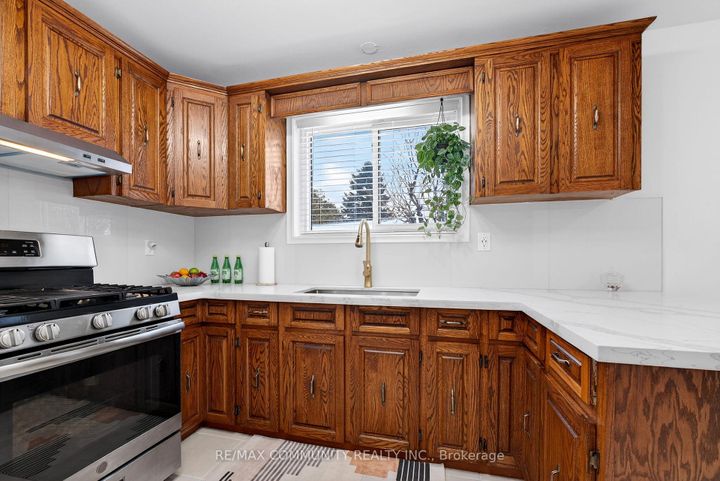 Photo 9 at 855 Zator Avenue, Bay Ridges, Pickering