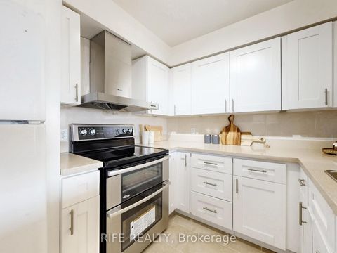 Photo 16 at 906 - 260 Doris Avenue, Willowdale East, Toronto