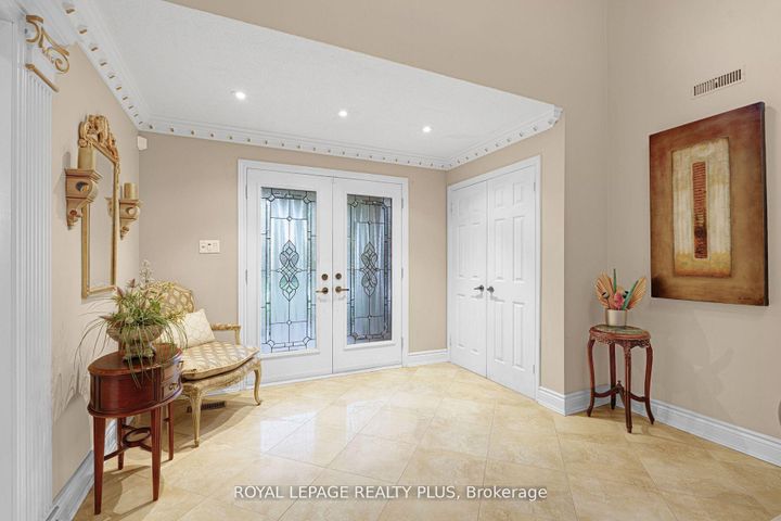 Photo 2 at 1760 Featherston Court, Erin Mills, Mississauga