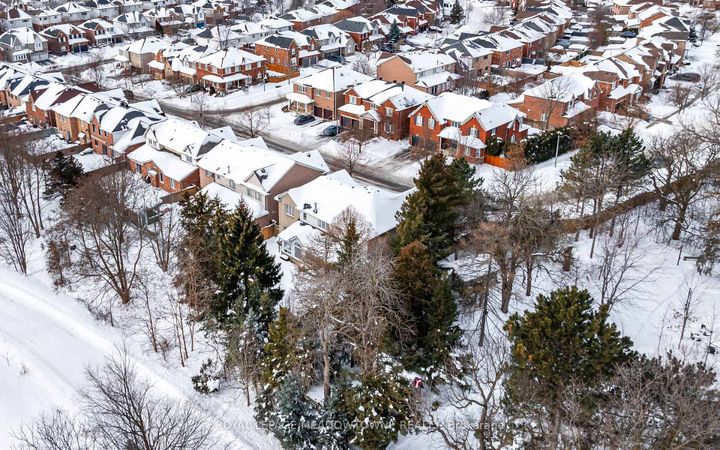 Photo 4 at 19 Grist Mill Drive, Georgetown, Halton Hills
