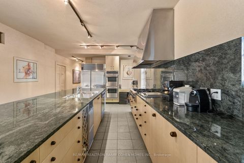 Photo 2 at 7 Alderbrook Drive, Don Mills, Toronto