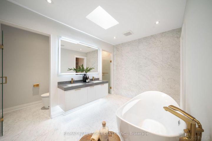 Photo 18 at 1065 Rebecca Street, WO West, Oakville