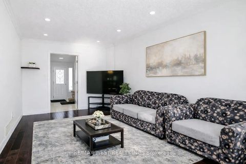 Photo 4 at 5 - 34 Dundalk Drive, Dorset Park, Toronto