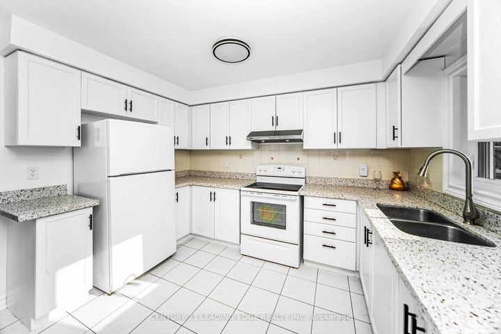 Photo 9 at 188 Milliken Meadows Drive, Milliken Mills West, Markham