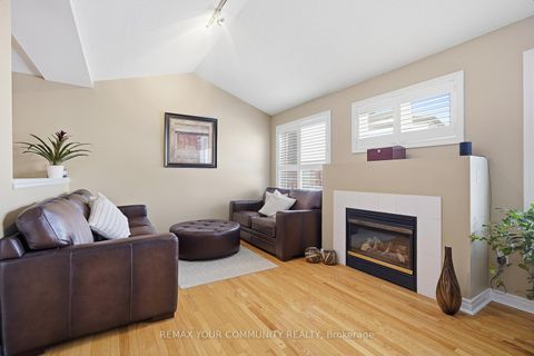 Photo 3 at 94 Sunridge Street, Oak Ridges, Richmond Hill