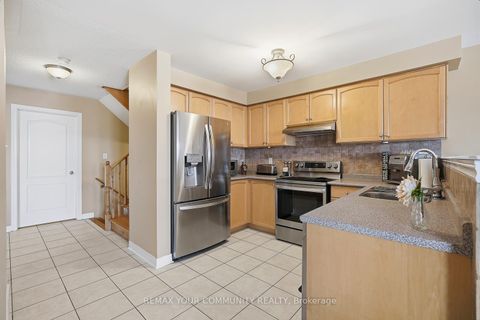 Photo 10 at 94 Sunridge Street, Oak Ridges, Richmond Hill