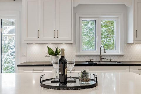 Photo 18 at 72 Aldershot Crescent, Windfields, Toronto