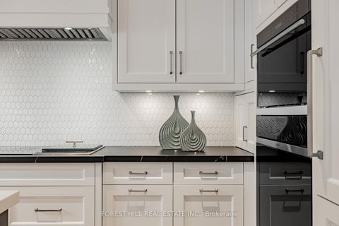 Photo 20 at 72 Aldershot Crescent, Windfields, Toronto