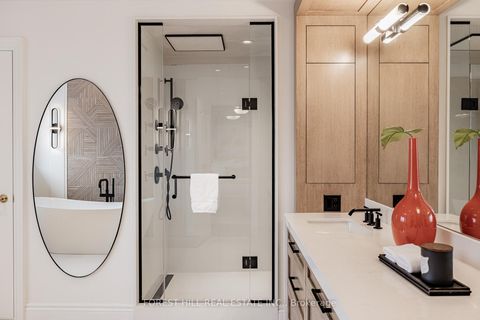 Photo 26 at 72 Aldershot Crescent, Windfields, Toronto