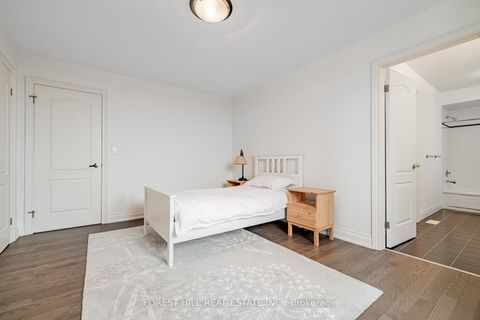 Photo 31 at 72 Aldershot Crescent, Windfields, Toronto