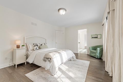 Photo 32 at 72 Aldershot Crescent, Windfields, Toronto