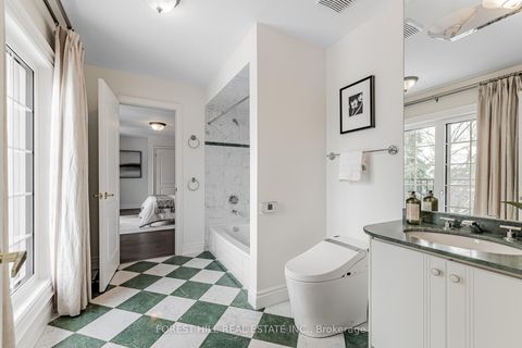 Photo 35 at 72 Aldershot Crescent, Windfields, Toronto