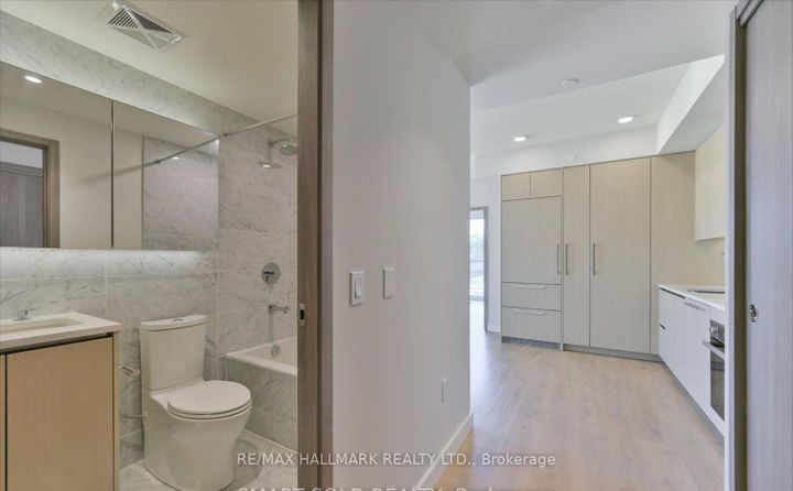 Photo 4 at 709 - 85 McMahon Drive, Bayview Village, Toronto