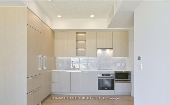 Photo 6 at 709 - 85 McMahon Drive, Bayview Village, Toronto